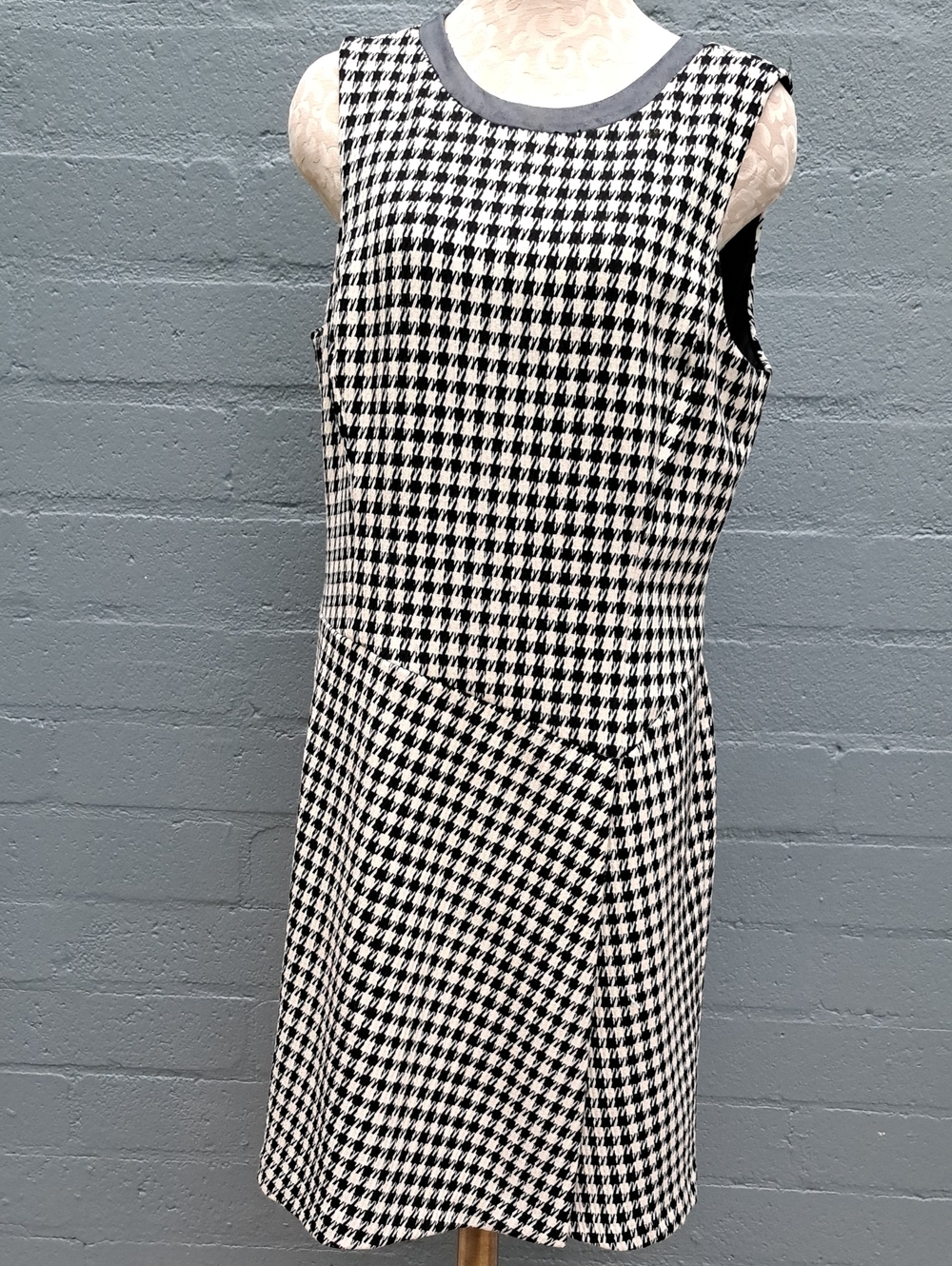 Ralph Lauren Black and White Houndstooth Sleeveless Shift Dress